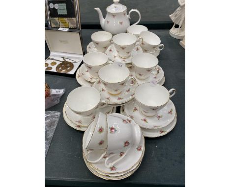 A VINTAGE ARGYLE TEASET TO INCLUDE A TEAPOT, SUGAR BOWL, CUPS, SAUCERS AND SIDE PLATES 