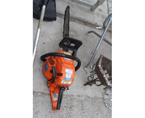 A HYUNDI PETROL CHAINSAW 