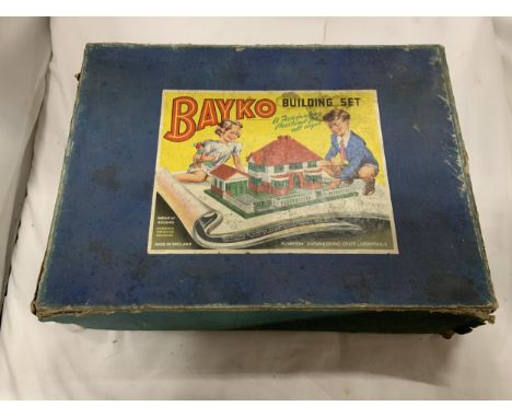 A VINTAGE BAYKO BUILDING SET IN ORIGINAL BOX 