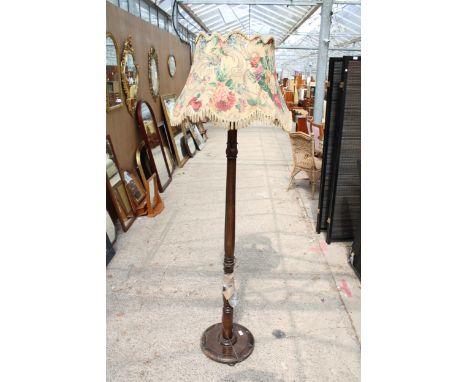 A MID 20TH CENTURY STANDARD LAMP WITH SHADE 