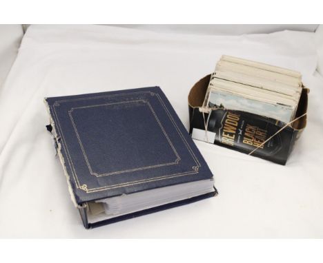 A QUANTITY OF VINTAGE POSTCARDS TO INCLUDE A BLUE FOLDER 