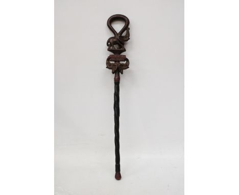 A HAND CARVED AFRICAN WALKING STICK, WITH ELEPHANT FIGURES TO THE TOP, WITH THE INSCRIPTION 'KARIBU, KENYA' 