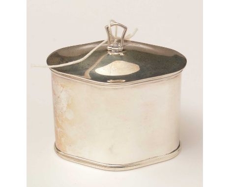 A George V silver tea caddy, by Deakin and Francis, Birmingham, 1910, 5.1ozs.