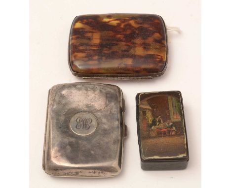 A George V silver cigarette case, a faux tortoiseshell cigarette case, and a 19th Century snuff box.