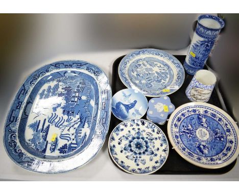 A selection of blue and white decorative ceramics, including: a Royal Copenhagen 'Langelinie' circular trinket dish, No. Y356