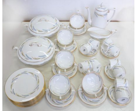 A ROYAL WORCESTER BONE CHINA HARVEST RING PATTERN DINNER SERVICE, TO INCLUDE A PAIR OF VEGETABLE DISHES AND COVERS, 29CM OVER
