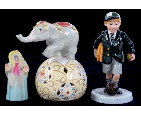A ROYAL WORCESTER FIGURAL GRANNY SNOW CANDLE SNUFFER, IN COLOURS, 8CM H, PUCE PRINTED MARK, LATE 19TH C, BONNET CHIPPED, A RO
