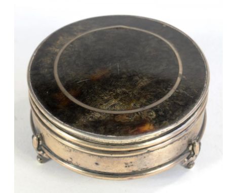 A ROUND SILVER TRINKET BOX,WITH SILVER INSET LID, 7CM D, BY THE GOLDSMITHS & SILVERSMITHS CO LTD LONDON, DATE LETTER INDISTIN