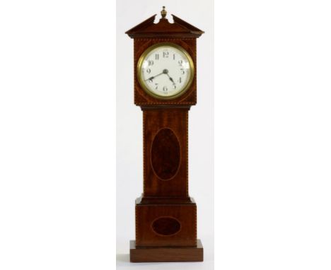 AN INLAID MAHOGANY TIMEPIECE IN THE FORM OF A LONGCASE CLOCK, THE FRENCH MOVEMENT WITH ENAMEL DIAL, 44CM H, EARLY 20TH C