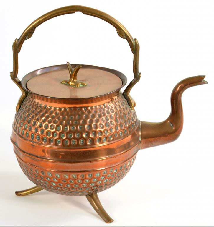 A VICTORIAN COPPER 'GYPSY' KETTLE, OF DIMPLED FORM, 24CM H, BY W