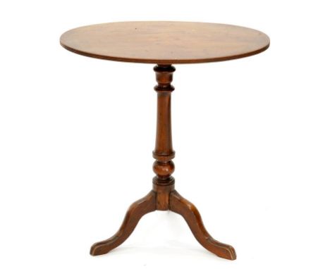 A MAHOGANY TRIPOD TABLE, THE OVAL TOP 63CM W