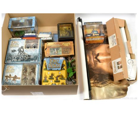 Selection of Lord of the Rings collectables including Combat Hex figure packs, Armies of Middle Earth figure packs, Trading C