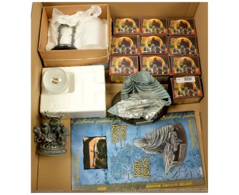 Quantity of The Lord of the Rings collectables, includes United Cutlery The Shards of Narsil 1/5 scale miniature statue displ