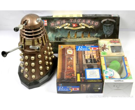 Selection of TV &amp; Film related collectables including Large Scale Doctor Who Electronic Dalek (untested), missing one lig