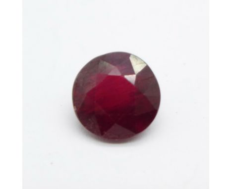 An unmounted ruby, 5.5 carats 