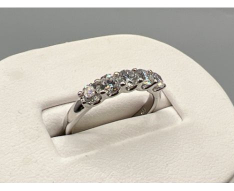 18ct white gold 5 white stone ring. Comprising of 5 round cut stones in claw settings. Size M 3.2g