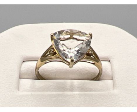 Ladies 9ct gold cz ring. 1.6g size O