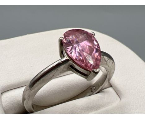 Ladies 9ct white gold cz ring. Featuring a pink pear shaped stone 3.8g size P