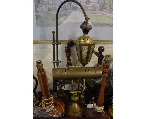 A Tray Containing Various Brass and Wooden Table Lamps, Brass Desk Lamp, Novelty Lamp in the Form of Ships Anchor 