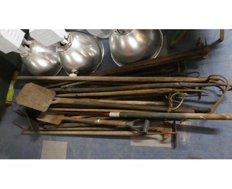 A Collection of Vintage Long Handled Tools to Include Shovels, Post Hole Digger, Rakes etc 