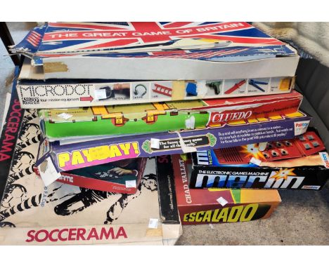 A selection of vintage games:&nbsp; Microdot; Escalado; etc. (not guaranteed complete) 