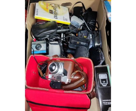 A selection of vintage photographic items inc. cameras, accessories etc 