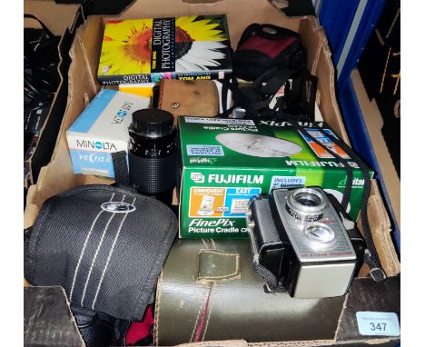 A set of various vintage and other cameras, lenses, cases etc 