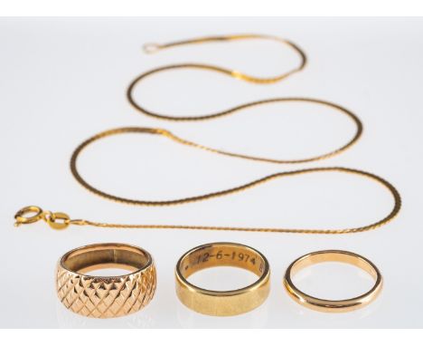 A group of gold jewellery, band ring with woven design, two wedding bands and a fine chain, all marked or testing as 14ct  Co