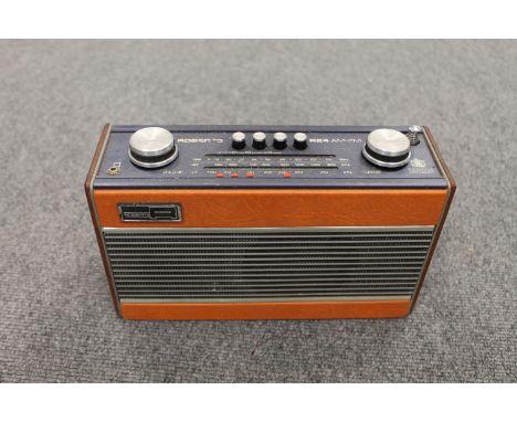 A vintage radio : Roberts R24. 
