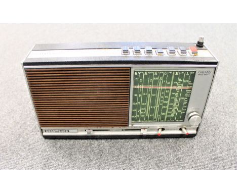 A vintage radio : Galaxy Mesa 4404 radio. 