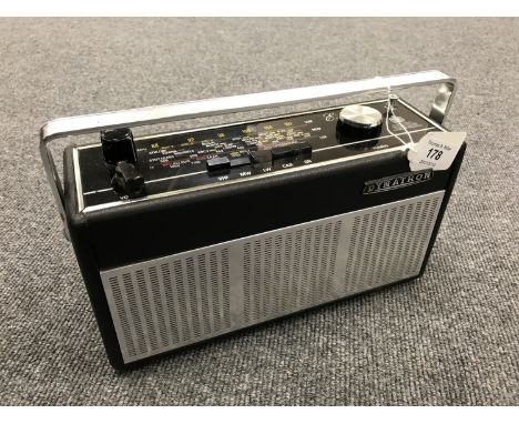 A vintage radio : Dynatron Escort. 