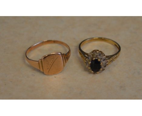 2 9ct gold rings, approx 3.7g, Ring Sizes O & K 