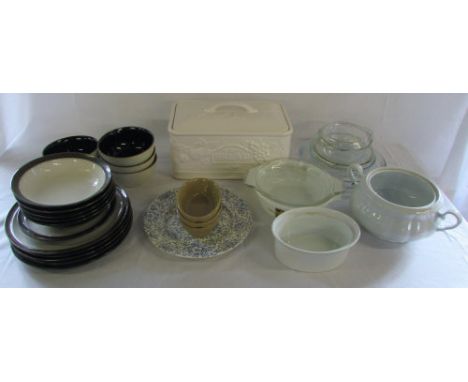 2 boxes of kitchenalia inc ceramic bread bin