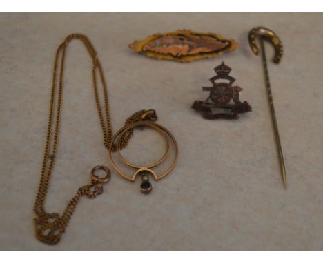 9ct gold Victorian brooch (no pin), small military themed brooch marked 'Sterling', yellow metal horseshoe stick pin and a ye