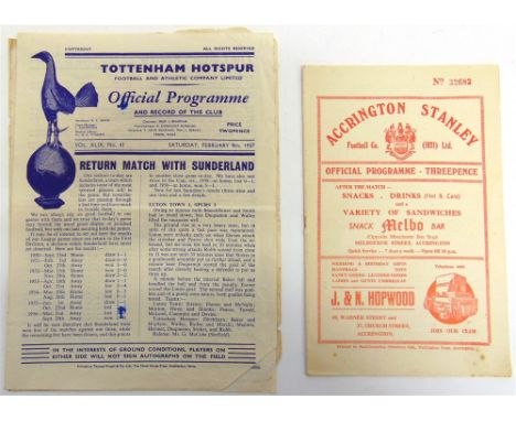 FOOTBALL - ASSORTED PROGRAMMES  Approximately ninety-one programmes, mainly 1950s-80s, including those for Charlton Athletic 