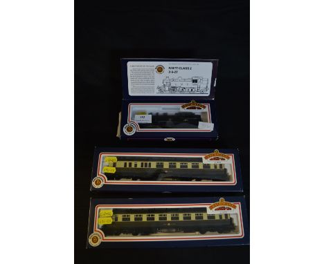 Bachmann Branchline OO Scale British Rail Ivatt Class 2 Engine and Boxed Carriages 