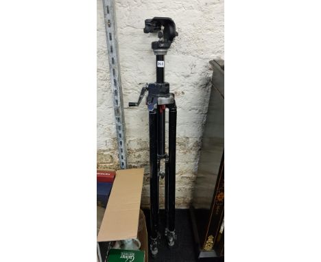 MANFROTTO CAMERA TRIPOD
