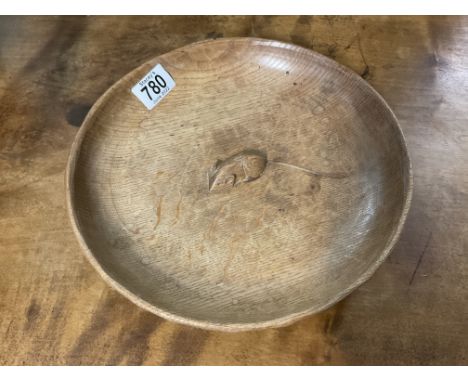 A Robert Mouseman Thompson carved oak fruit bowl, 27cm diameter.