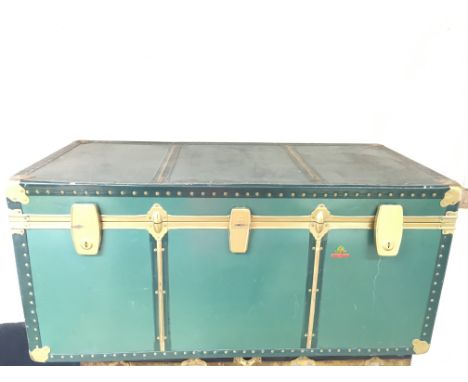 Vintage travel trunk (locked). 120 x 55 x 57cm.