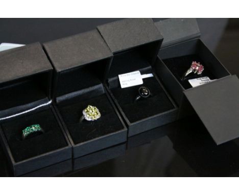 Four gem set rings to include black star diopside silver ring, the oval cabochon cut black diopside displaying four ray star,