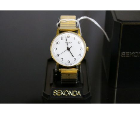 Gents boxed 17 jewel Sekonda Wristwatch, with sweep seconds hand to the white dial and expanding bracelet strap, approx 34mm 