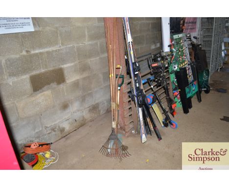 A bundle long handled garden tools