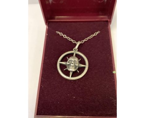 A GENTS SILVER NECKLACE WITH COMPASS SKULL PENDANT 