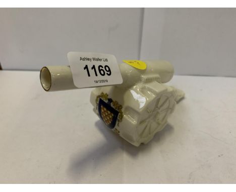 A WWI UTOXETER CANNON CERAMIC CRESTED WARE CHINA MODEL 