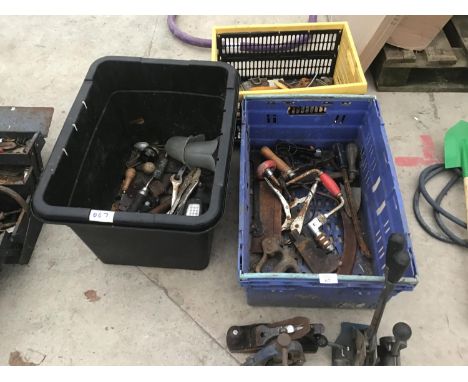VARIOUS TOOLS TO INCLUDE A STANLEY PLANE, CLAMP, LEVERS, SPANNERS MOLEGRIPS ETC 