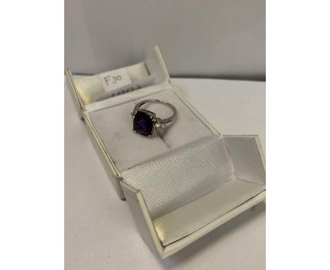 A LADIES 14CT WHITE GOLD AMETHYST STONE RING, WEIGHT 3.9G 