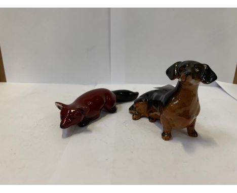 TWO CERAMIC FIGURES - BESWICK DOG AND ROYAL DOULTON FLAMBE FOX LYING DOWN (FOX A/F) 