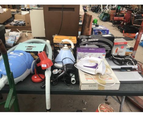 A LARGE COLLECTION OF ELECTRICALS TO INCLUDE VAX CYLINDER VACUUM CLEANER, KETTLE, IRON, LAMP, INFRARED LAMP ETC IN WORKING OR