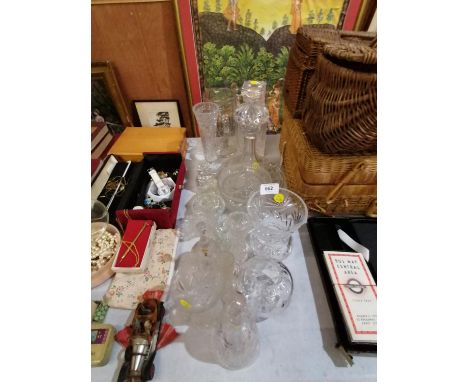 A MIXED GROUP OF CUT GLASS ITEMS, SHIPS DECANTER ETC 