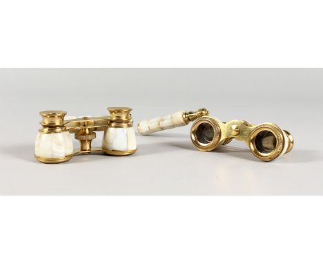 A GOOD PAIR OF MOTHER-OF-PEARL OPERA GLASSES with handles. (2)